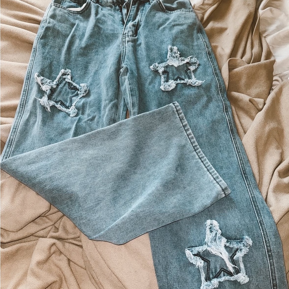 Star Patch Distressed Jeans